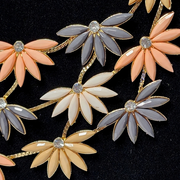 Sophia & Kate Statement Bib Flower Necklace - Picture 6 of 7